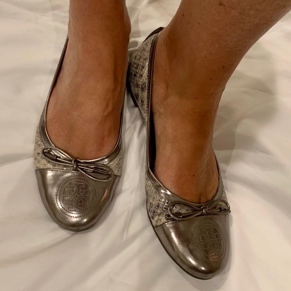 Tory Burch Metallic Gray / Snakeskin Flats - Sz 8